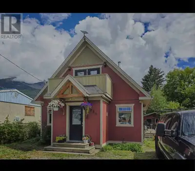 Cute & cozy describe this home perfectly. Compact in design but loaded with function, you won't beli...