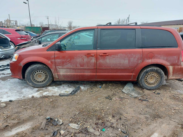 2011 Dodge Carvan Parts Out in Auto Body Parts in Winnipeg - Image 3
