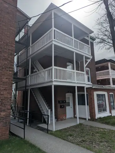 4 ½ rénové au cœur de Sherbrooke - Chauffage inclus