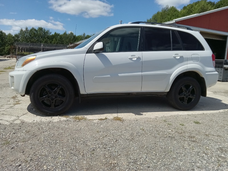 Clean Toyota rav4 4wd no rust on the body! New tires! | Cars & Trucks ...