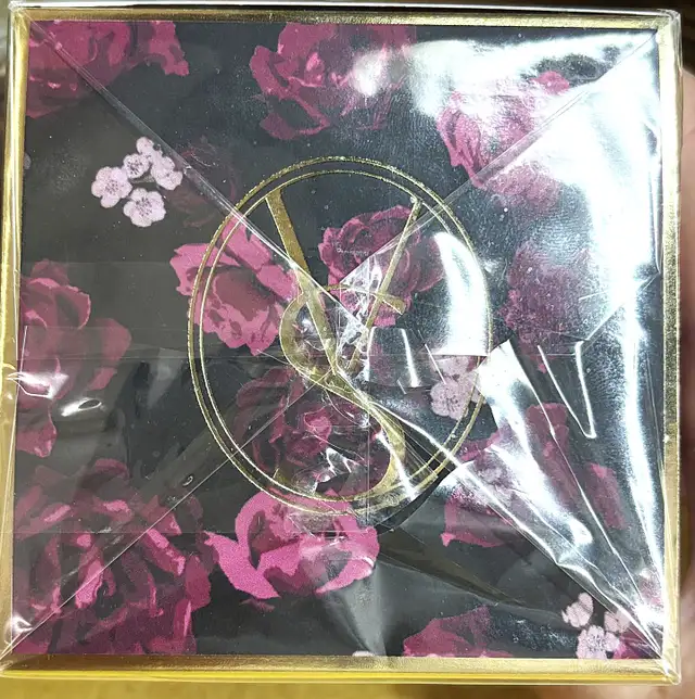 VICTORIA’S SECRET SPARKS BLOOM SCENTED CANDLE-238g -New, sealed in Home Décor & Accents in Markham / York Region - Image 5