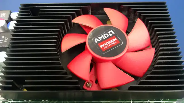 AMD Radeon R5 340X 2GB DDR3 PCI-Express Graphics Video Card in System Components in Mississauga / Peel Region - Image 5