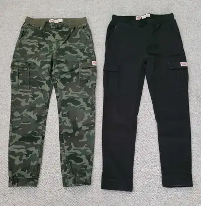 2 Pantalons Cargo "Levi's" (T 10/12), View more