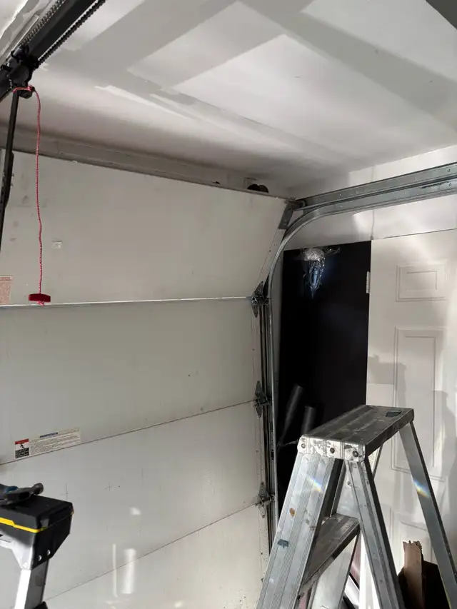 Affordable garage door services in Garage Door in Markham / York Region - Image 9