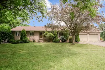 3 Bedroom -2.5 Wash room with big backyard and lots of parking closer to 401 in Bowmanville availabl...