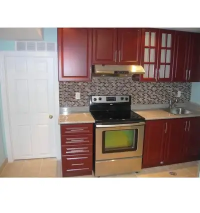 Walk/Out Basement for Rent in Mccowan and steels including utilities & Internet Separate Living Room...
