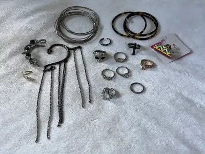 Hot Topic, Ardene, Claire’s Jewelry Bundle 15 pc Ear cuffs, toe ring, bracelets, rings sizes 7-8