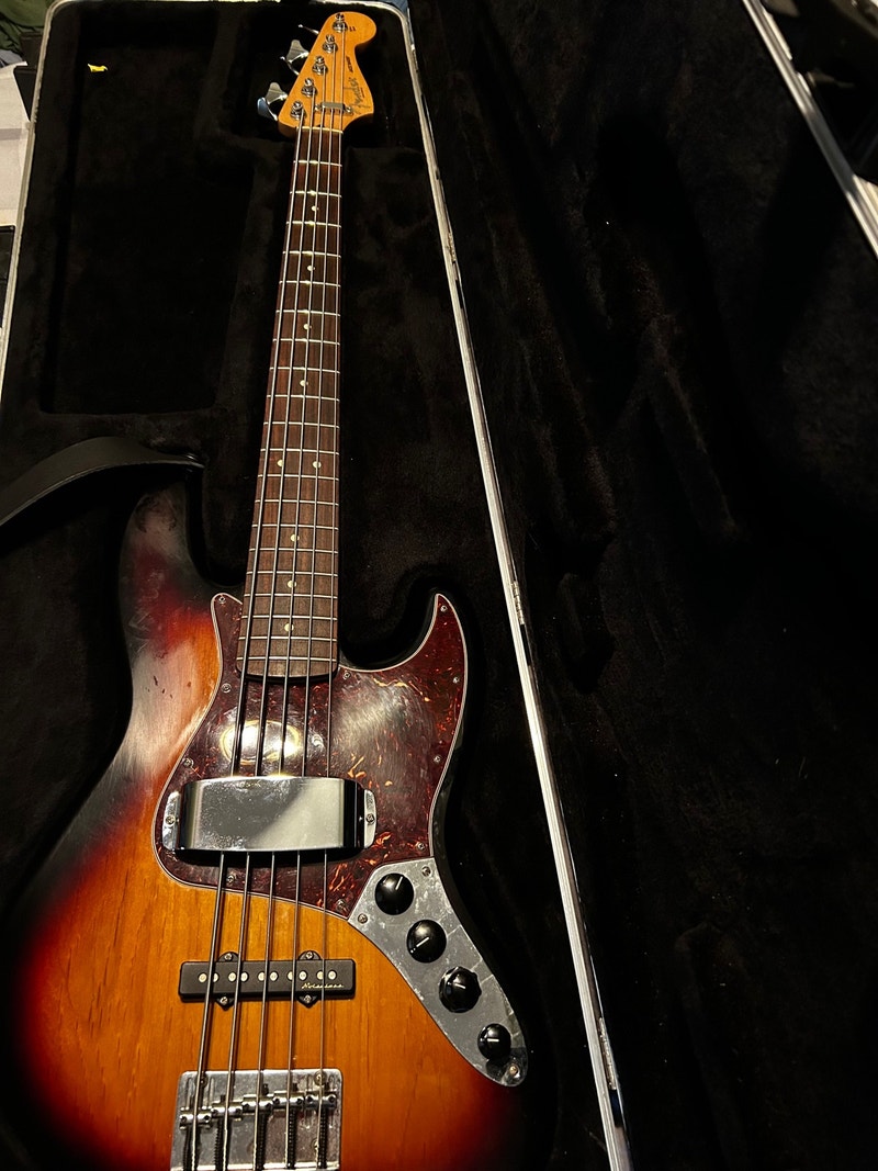 Fender Jazz Bass Deluxe V 2011 with Fender Case Guitars New Glasgow