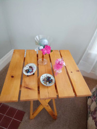 TRESTLE TABLE