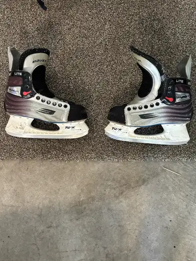 BAUER HOCKEY SKATES - SIZE 5.5EE, View more
