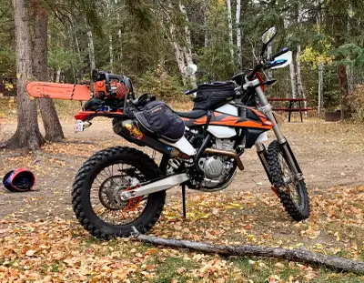 This pre-owned 2019 KTM 350 EXC-F is an exceptional dual-sport motorcycle featuring a high-performan...