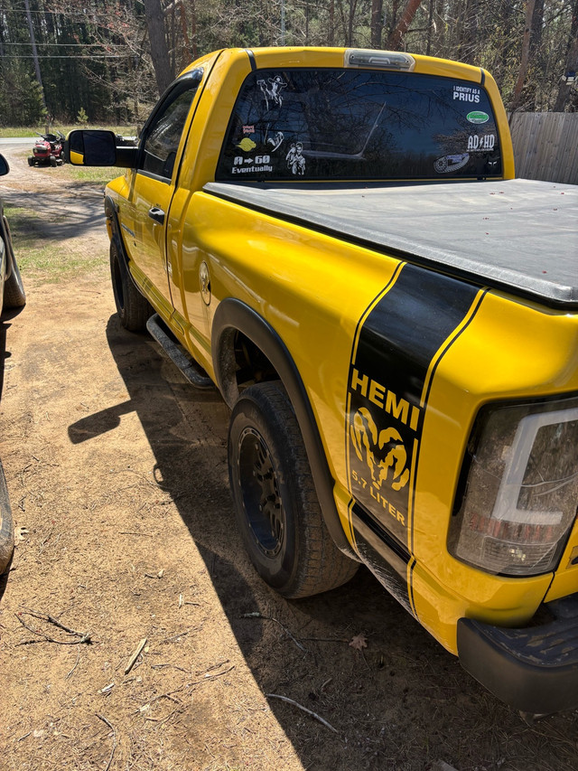 04 Rumble Bee SCSB Hemi 4X4 in Cars & Trucks in Trenton - Image 4
