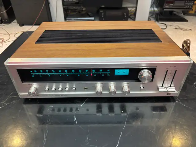 Vintage Realistic Stereo Receiver in Stereo Systems & Home Theatre in Kitchener / Waterloo - Image 4