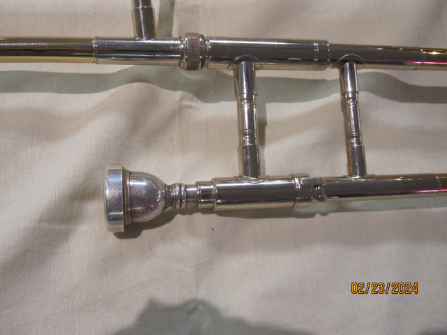 Conn Century Trombone 76H With Case in Brass in Chatham-Kent - Image 4