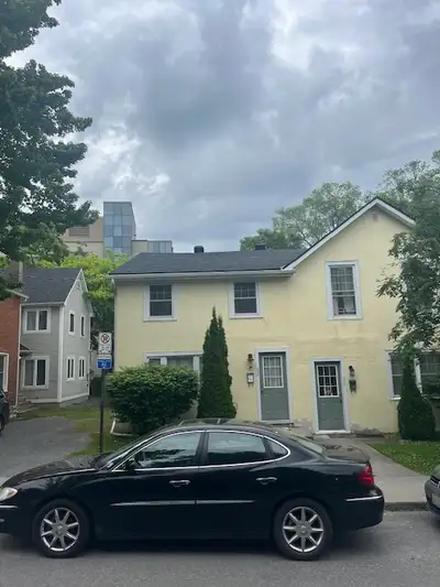 Queen's 4 BR 2Bath house Sept 1