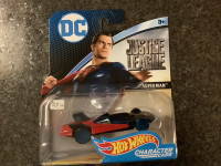 HOT WHEELS JUSTICE LEAGUE SUPERMAN CHARACTER CAR 
