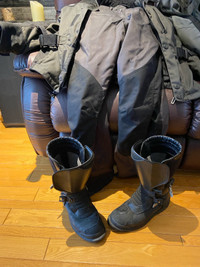 Manteaux pantalons bottes accessoires pour la moto