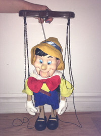 Marionnette à ficelles musicale Pinocchio Disney