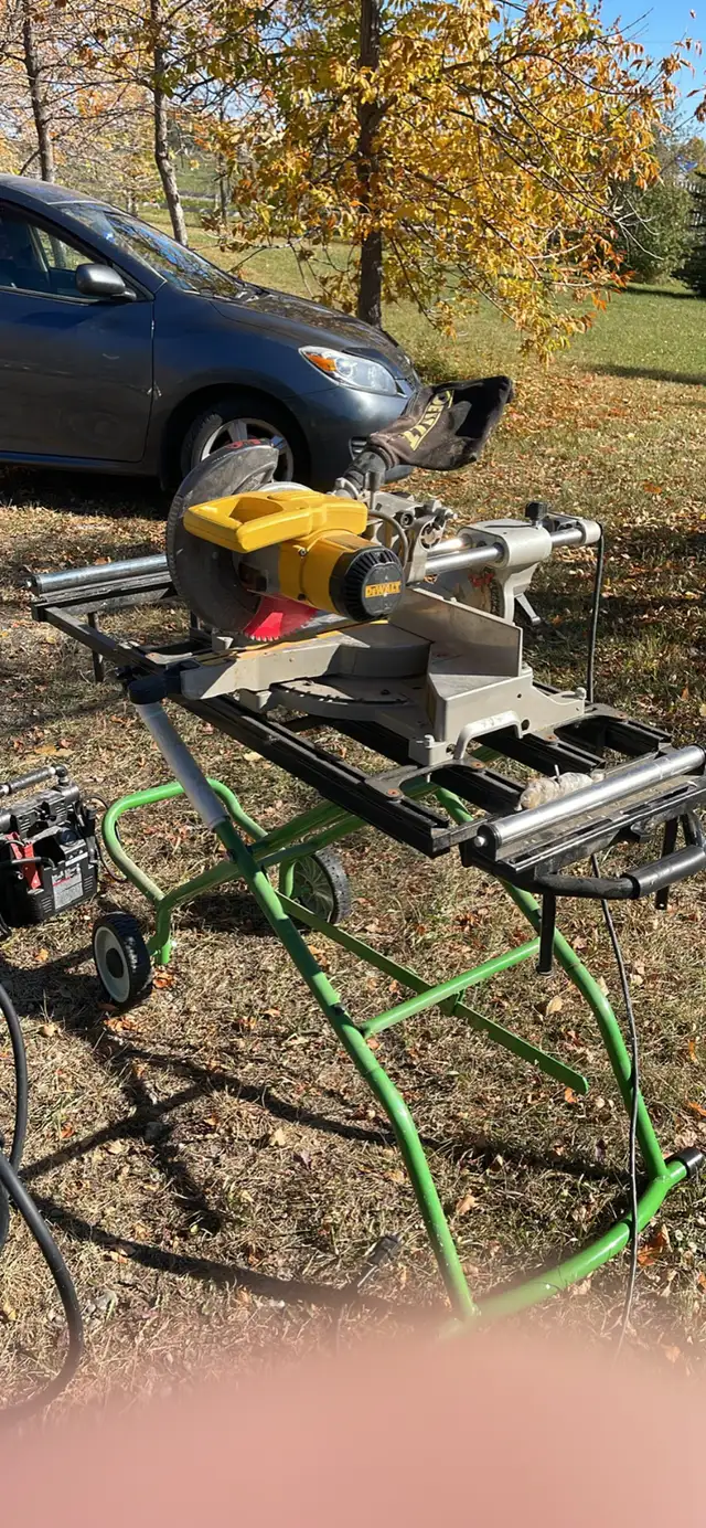 Dewalt sliding compound miter saw with folding stand in Power Tools in Calgary - Image 2