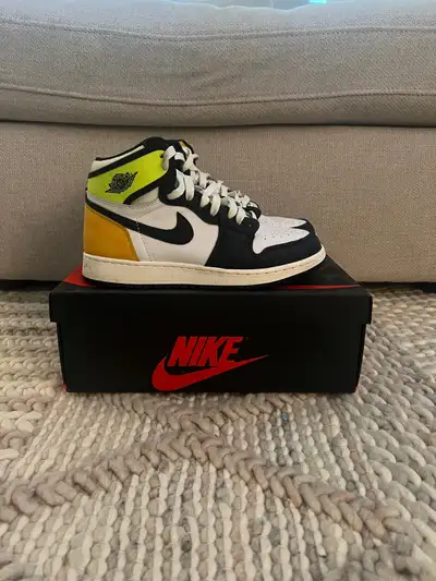 Air Jordan 1 High Volt Gold Size 6 Youth, View more