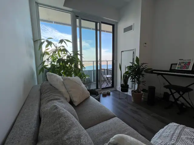 FULLY FURNISHED LAKE VIEW LUXURY CONDO FEB 1 LAKESHORE PARKLAWN