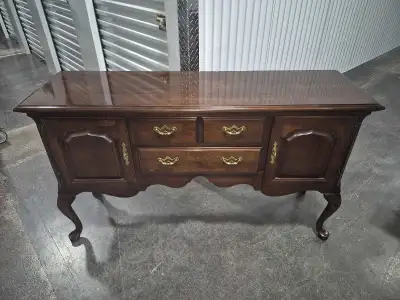 Estimated cost to replace new $2,900 59 w x 18d x 34 high Made by premium brand, Thomasville, North...