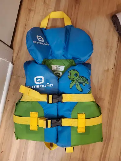 Keep your little one safe in the water with this Outbound infant life vest, designed for babies. The...