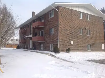 SPACIOUS ONE BEDROOM APARTMENT Borden\Norfolk $1550 includes heat, hydro, water , one parking , garb...