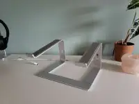 Laptop stand