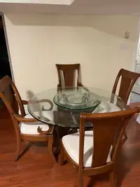 Dining table/breakfast table