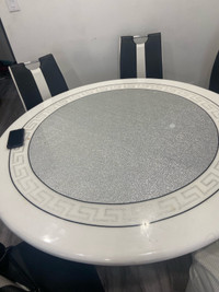 Round dinning table 