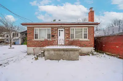113 Elizabeth Street is a fantastic 6-bedroom bungalow with a separate-entry lower level that could...