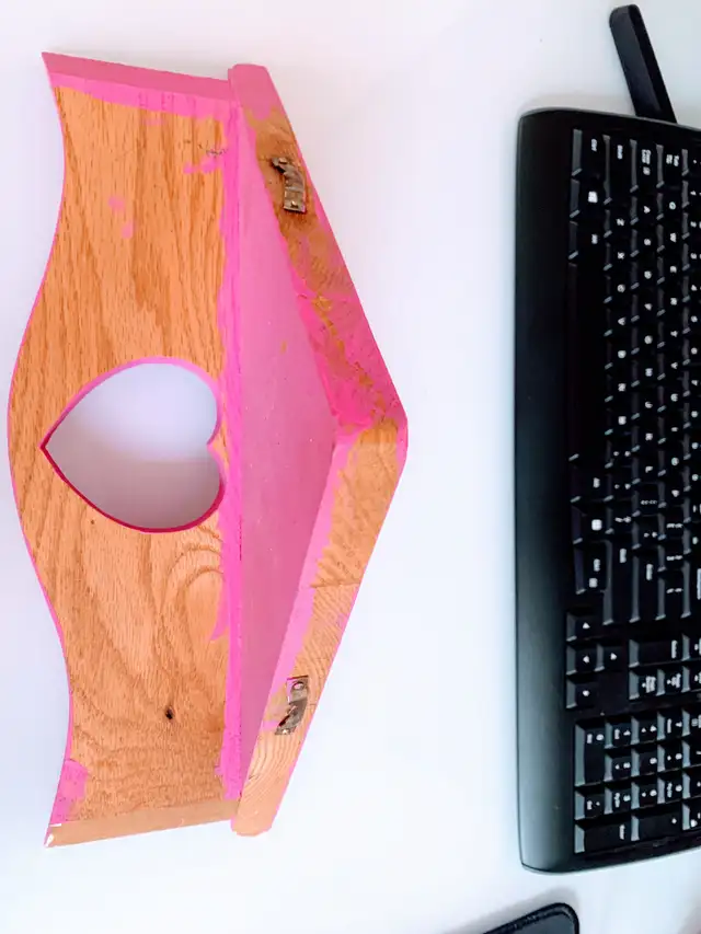 Pink heart wooden corner shelf ( wall mounted)  in Home Décor & Accents in Ottawa - Image 5