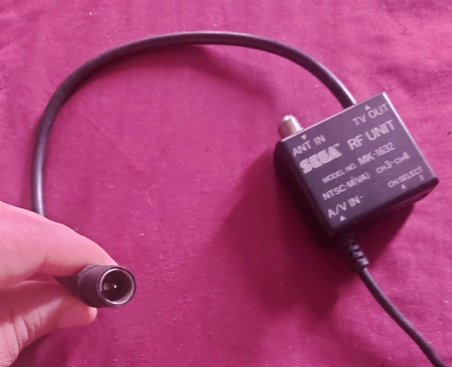 Sega Genesis RF Unit MK-1632 AV Cable Adapter Switch for Model 2 dans Consoles classiques  à Longueuil/Rive Sud - Image 2