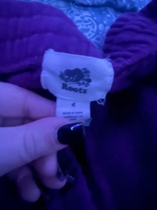 Roots Purple Sweatpants Size 4 in Women's - Bottoms in City of Toronto - Image 4