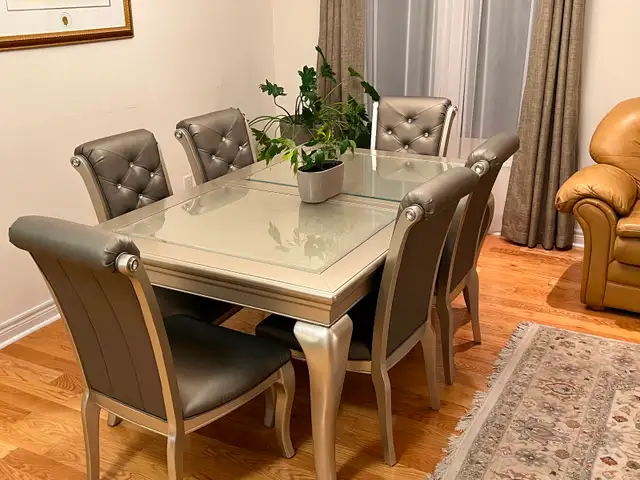 Dinning set in Dining Tables & Sets in Markham / York Region - Image 4