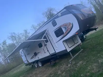 2013 Jayco Fifth Wheel Camper for sale. Original design with bunk beds in front. Large master bedroo...
