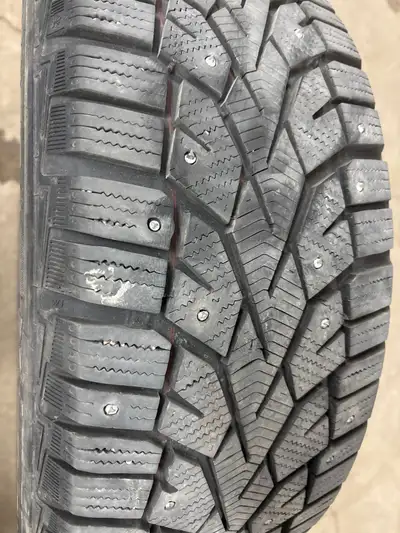 4 pneus d'hiver P205/60/16 96T General Altimax Arctic 12 33.0% d'usure, mesure 8-8-8-8/32, à clous 2...