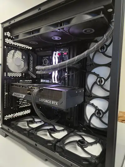 Blacked 5090 - Ryzen 9950X3D - RTX 5090 - 32GB RAM - 2TB SSD, View more