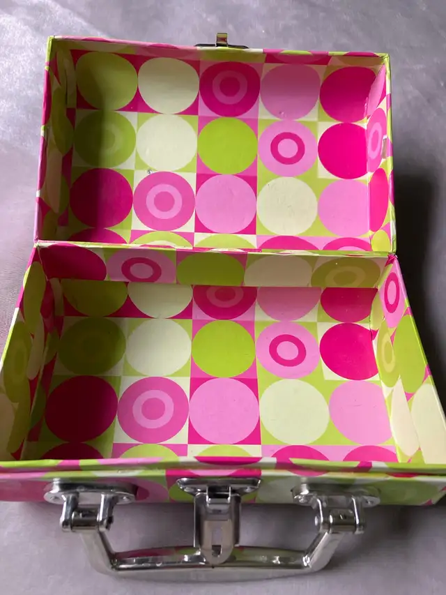 Cute Box with Latch570159708924825602
