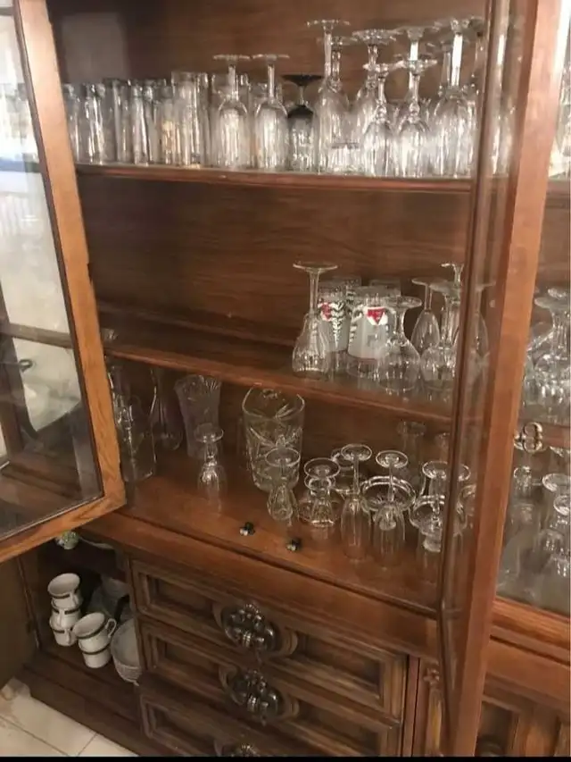 Vintage Cabinet Vitrine in Hutches & Display Cabinets in Laval / North Shore - Image 3