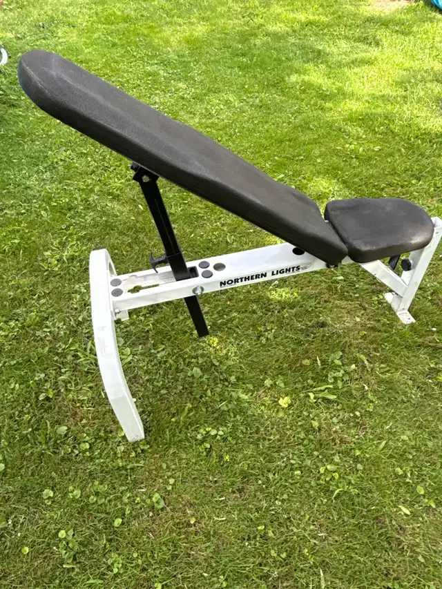Northern Lights Weight Bench Exercise Equipment  in Exercise Equipment in Ottawa - Image 2