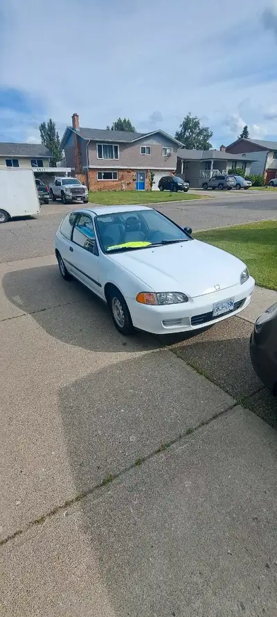 This beauty is an absolut gem. 1995 Honda Civic cx hatchback with rear gate. Everything is original...