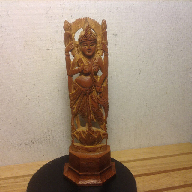 Vintage Sandle Wood Carving of a Dancing Shiva dans Art et objets de collection  à Ville de Vancouver