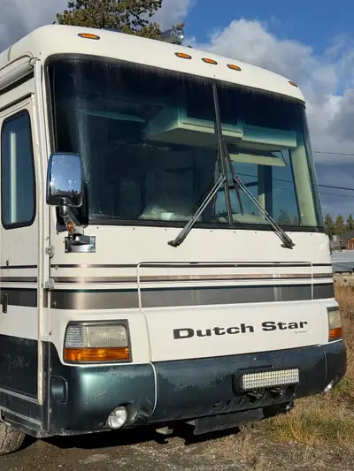 Dutch star 40ft5.9 cummin big slide out fridge stove microwave washer dryer combo 7500 genset slot s...