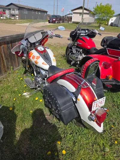 This pre-owned custom painted Yamaha motorcycle features a unique maple leaf design and comes equipp...