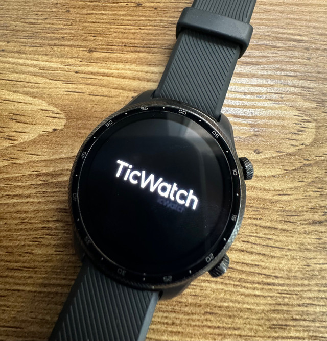 TicWatch Pro 3 Ultra with charging stand in Jewellery & Watches in Hamilton - Image 3
