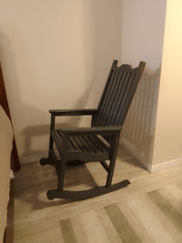 Sturdy recycled plastic rocking chair