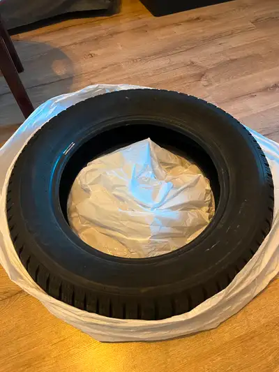 Je vends un ensemble complet de 4 pneus d’hiver Firestone Winterforce 2 (205/60R16 92S M+S). Utilisé...