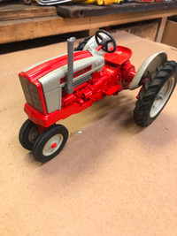 Ertl Ford 901 Select Speed Toy Tractor
